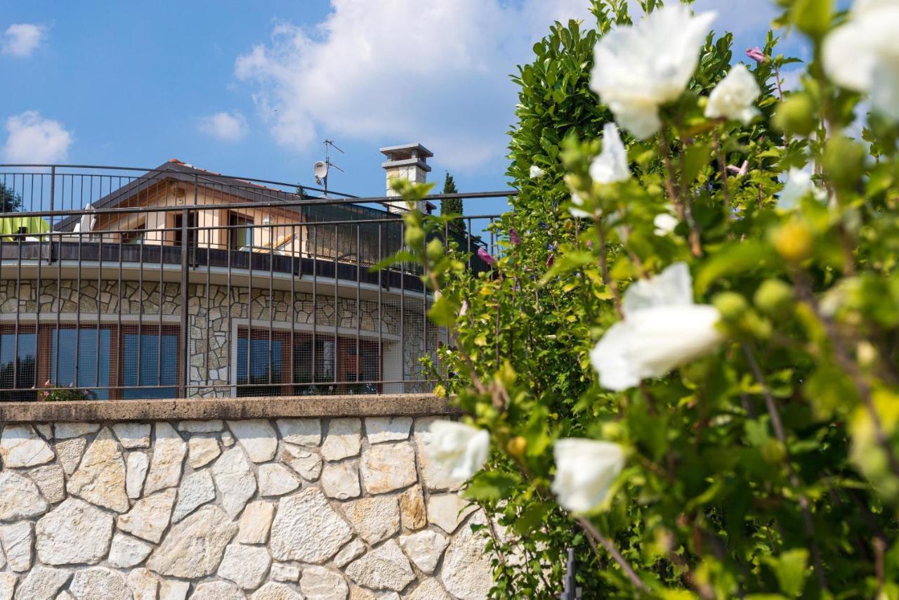 Bed and Breakfast Il Sasso Bianco Комерио Экстерьер фото